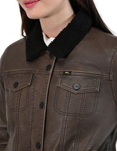 Chamarra Lee Café De Piel Sintética Con Borrega Para Mujer.